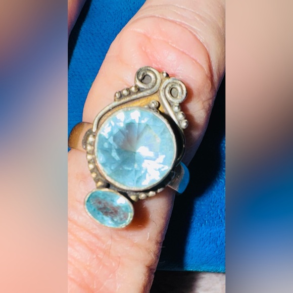 Beautiful .925 Silver ring with Blue aquamarine and topaz Gemstone Ring

Size 8 - Picture 4 of 6